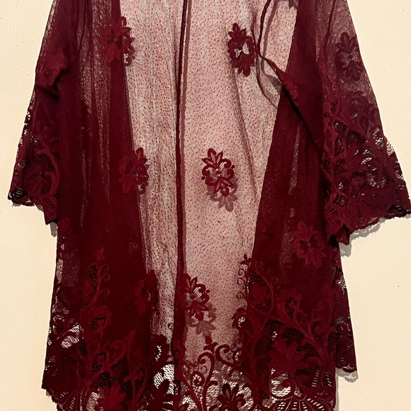 Maurices Medium Lightweight Burgundy Open Front Sheer Lace Kimono - Picture 6 of 9